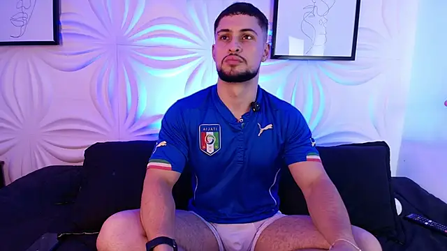 Snapshot of valenssio_moretti chatting on May 12, 1:47 am valenssio moretti online show from May 12, 1:47 am