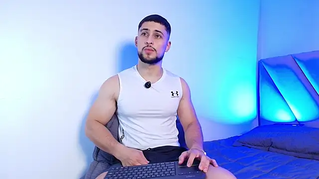Snapshot of valenssio_moretti chatting on May 29, 12:52 am valenssio moretti online show from May 29, 12:52 am