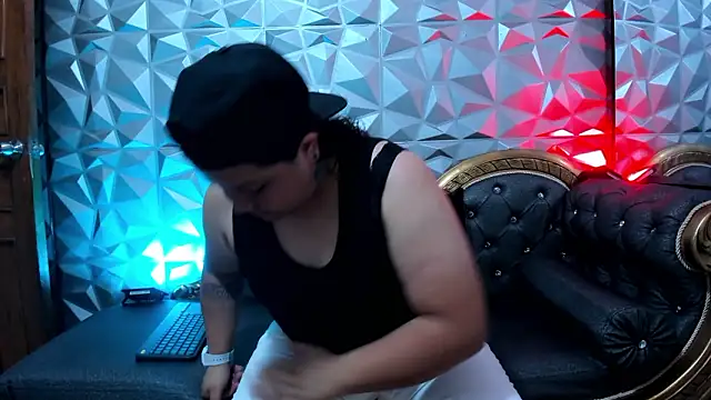 Carolina-Lenon online show from March 7, 8:50 pm