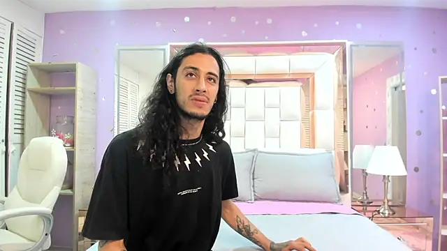 Goldentemptation  online show from June 14, 1:24 pm