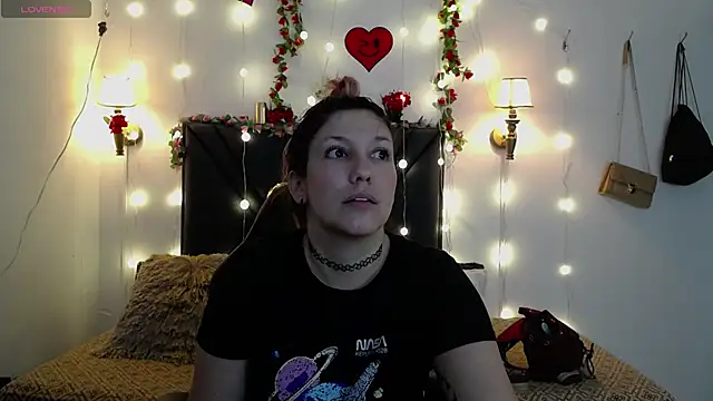 Snapshot of Sharma_Amayra chatting on May 8, 8:14 pm Sharma Amayra online show from May 8, 8:14 pm
