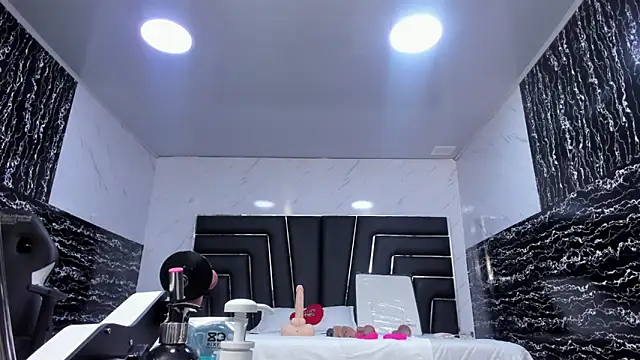 Ladyy Scarlett online show from June 11, 2:33 am