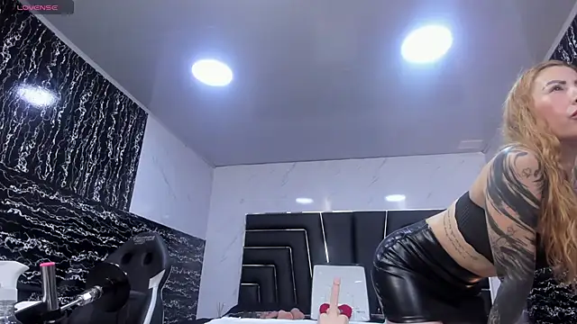 Ladyy Scarlett online show from July 2, 2:33 am