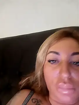 MiaMooly online show from December 1, 3:39 pm