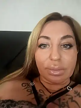 MiaMooly online show from December 3, 4:27 pm