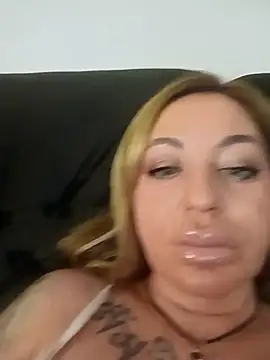 MiaMooly online show from December 4, 5:43 pm