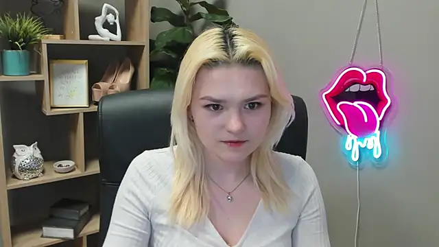 SweetLilyxo online show from March 9, 7:34 am