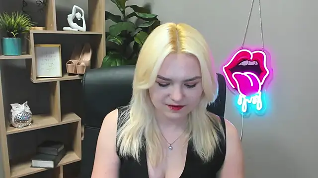 SweetLilyxo online show from March 24, 7:35 am