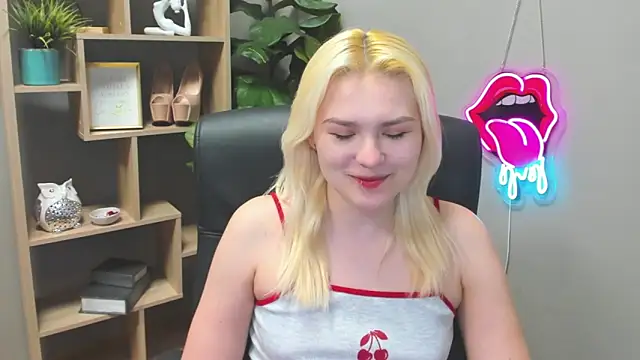 SweetLilyxo online show from March 27, 7:25 am