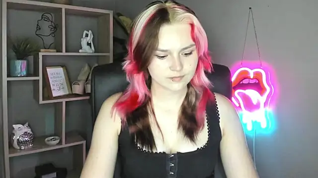 SweetLilyxo online show from June 7, 1:37 pm