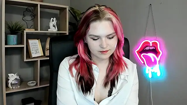 SweetLilyxo online show from June 14, 1:57 pm