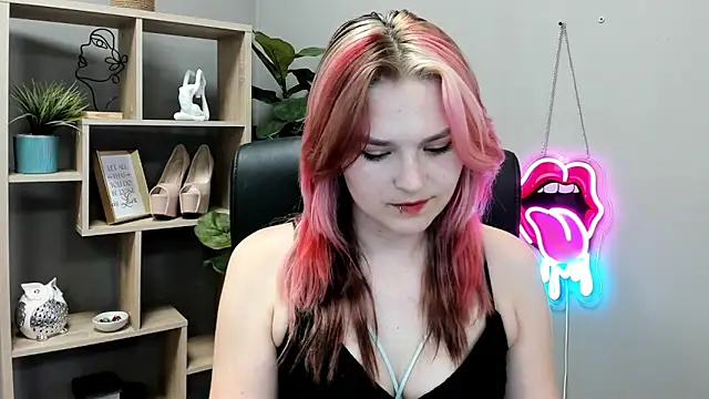 SweetLilyxo online show from June 18, 1:26 pm