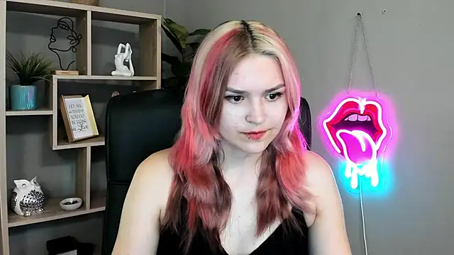 SweetLilyxo online show from June 21, 1:46 pm