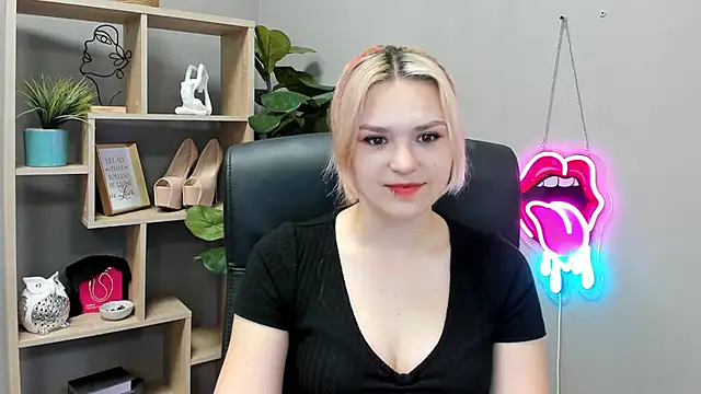 SweetLilyxo online show from July 13, 6:49 am