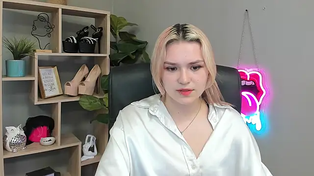 SweetLilyxo online show from July 22, 1:47 pm