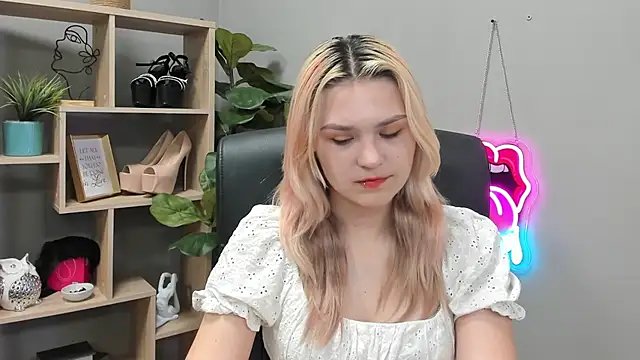 SweetLilyxo online show from July 27, 6:42 am