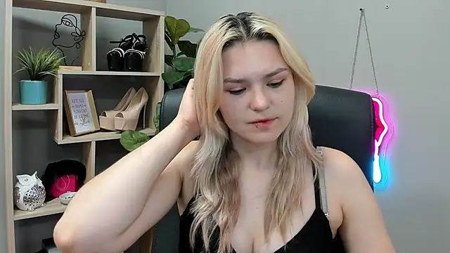SweetLilyxo online show from July 30, 7:07 am