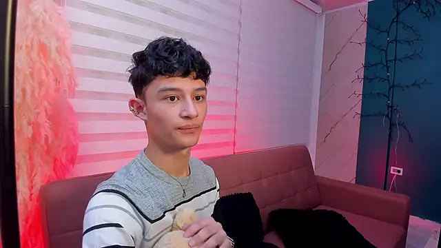 Patrick Howland  online show from February 25, 3:27 am