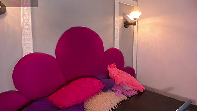 Raven love online show from May 22, 8:36 pm