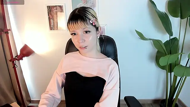 Laukyubey1 online show from April 28, 7:52 pm