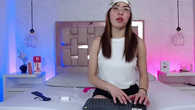 ChloeSteele online show from February 15, 12:03 pm