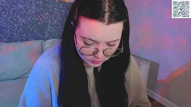 Kira G0ld online show from May 2, 1:10 am