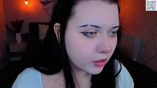 Snapshot of Kira_G0ld chatting on May 10, 9:03 am Kira G0ld online show from May 10, 9:03 am