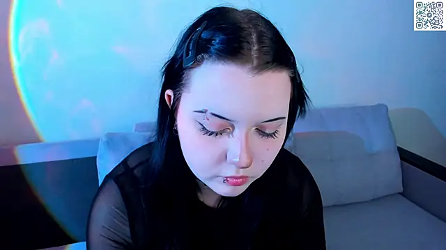 Snapshot of Kira_G0ld chatting on May 11, 9:04 am Kira G0ld online show from May 11, 9:04 am