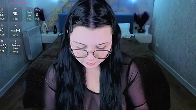 Snapshot of Kira_G0ld chatting on June 6, 9:03 am Kira G0ld online show from June 6, 9:03 am