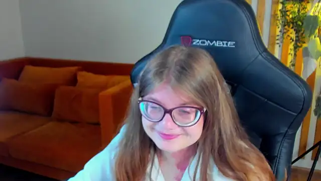 ChloeHalses online show from June 12, 5:12 pm