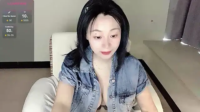 Snapshot of Sunny------ chatting on May 13, 10:49 pm Sunny------ online show from May 13, 10:49 pm
