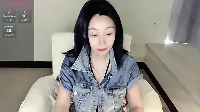 Snapshot of Sunny------ chatting on May 17, 4:32 am Sunny------ online show from May 17, 4:32 am