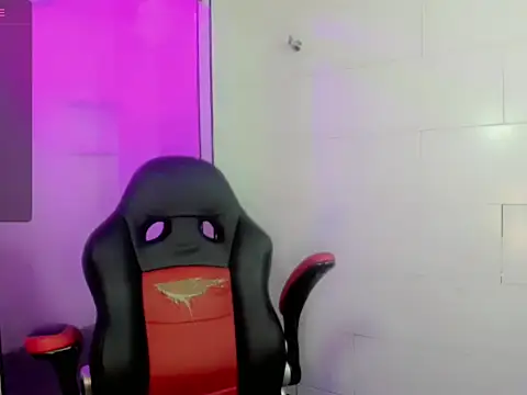 Maddye Fox online show from March 12, 8:04 pm