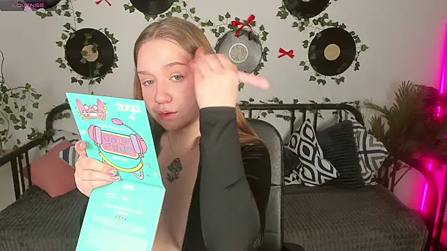 RachelDiRose online show from March 18, 3:09 am