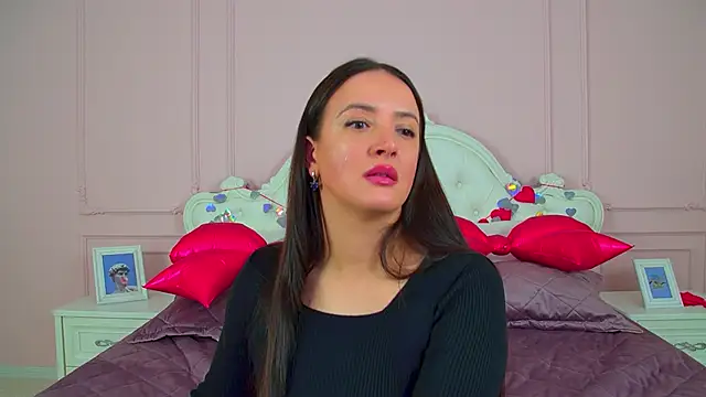 ElinaBellucci online show from March 2, 4:25 am