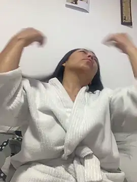 Emma Sanz   online show from March 17, 12:19 pm