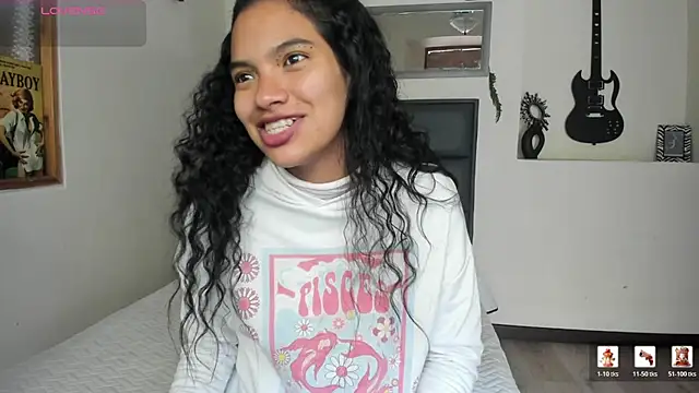 Snapshot of Julieta_Parker chatting on July 22, 9:28 pm Julieta Parker online show from July 22, 9:28 pm