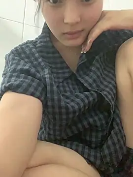 Snapshot of Suzu_xx01 chatting on May 28, 3:53 pm Suzu xx01 online show from May 28, 3:53 pm