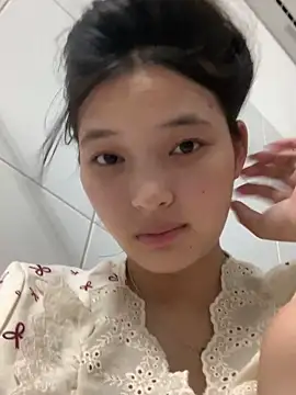 Snapshot of Suzu_xx01 chatting on May 29, 1:31 pm Suzu xx01 online show from May 29, 1:31 pm