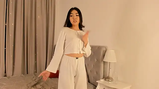 AraIkenberry online show from March 10, 7:19 pm