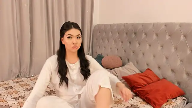 AraIkenberry online show from March 11, 8:04 pm