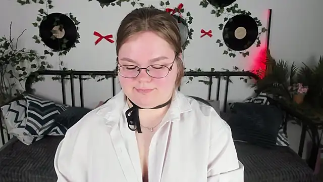 MaryFloree online show from March 11, 10:10 am