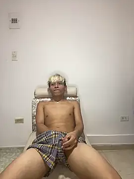 MaxyRyan online show from March 14, 5:57 am