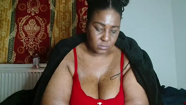 CurvySashia online show from April 3, 10:08 pm