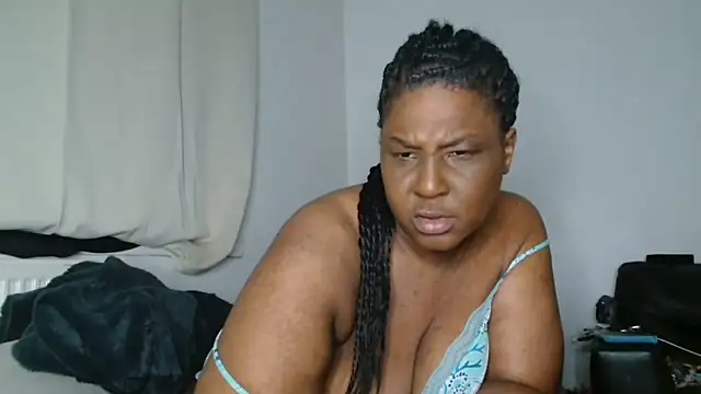 Snapshot of CurvySashia chatting on June 23, 2:42 am CurvySashia online show from June 23, 2:42 am