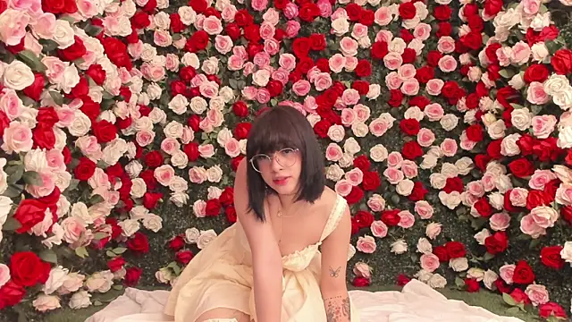 salome velour online show from June 3, 12:41 pm