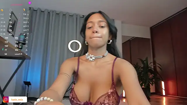 Snapshot of karinnixx chatting on June 6, 9:41 pm karinnixx online show from June 6, 9:41 pm