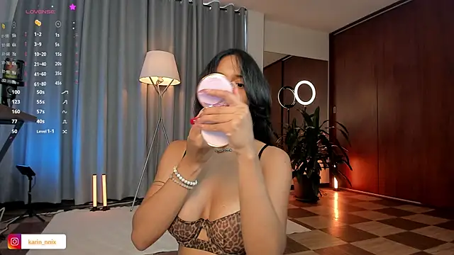 Snapshot of karinnixx chatting on July 9, 6:45 pm karinnixx online show from July 9, 6:45 pm