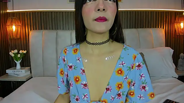 LisaLain online show from April 25, 11:57 am