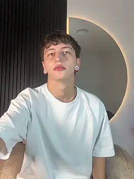 ARON LUXX online show from February 10, 3:10 am